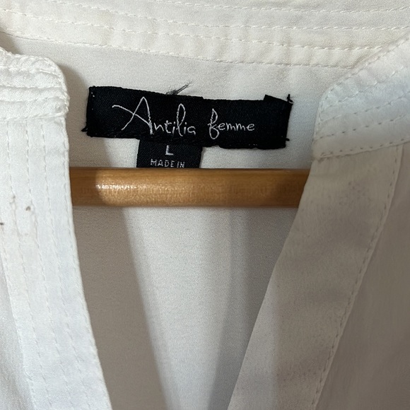 Antilia Femme white top button up  sz L - Picture 3 of 4